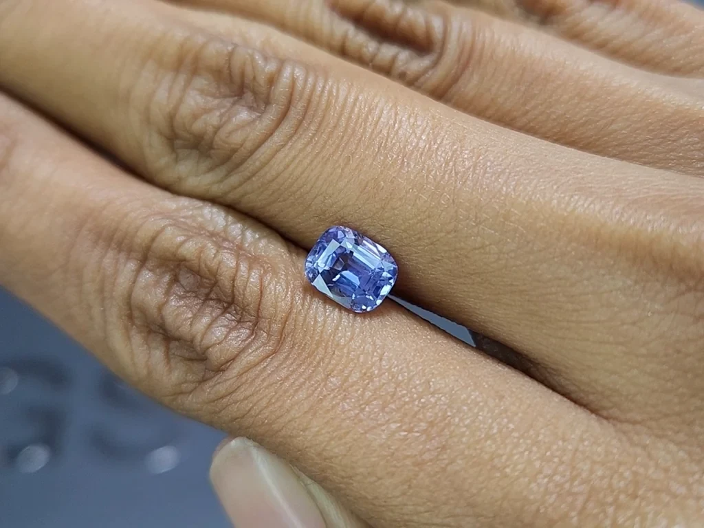 Unbehandelter violettblauer saphir im cushion schliff 2,02 karat, Sri Lanka Image №2