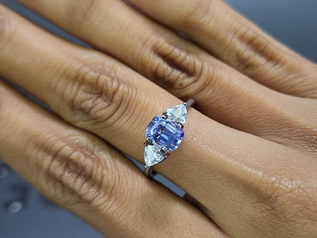 Unbehandelter violettblauer saphir im cushion schliff 2,02 karat, Sri Lanka Image №5