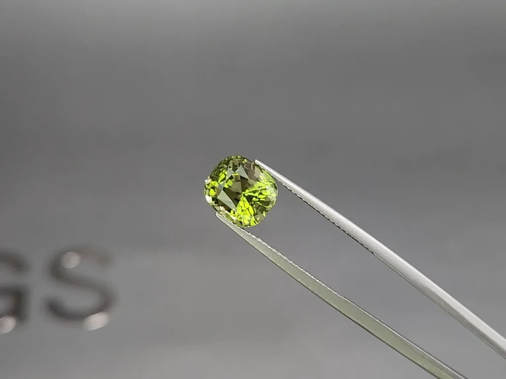 Chrysoberyl  cushion cut 5.14 carats, Africa Image №3