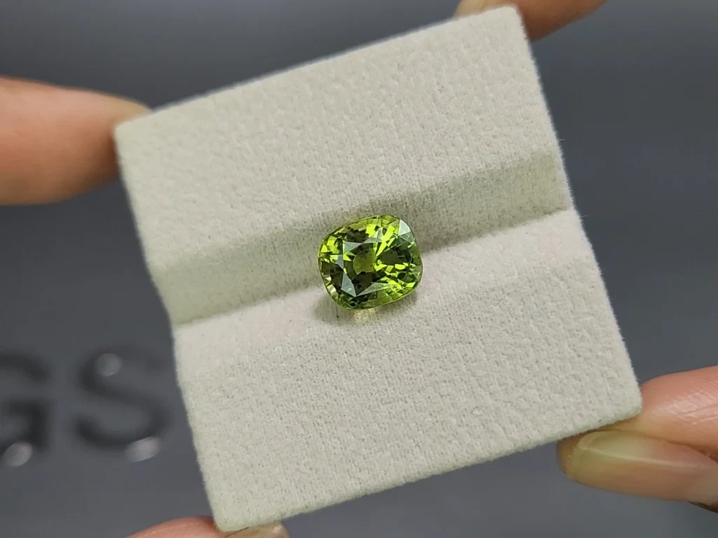 Chrysoberyl  cushion cut 5.14 carats, Africa Image №4