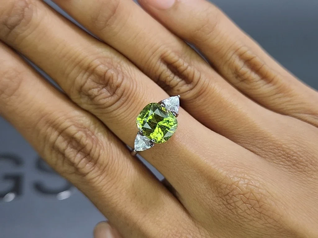 Chrysoberyl  cushion cut 5.14 carats, Africa Image №5