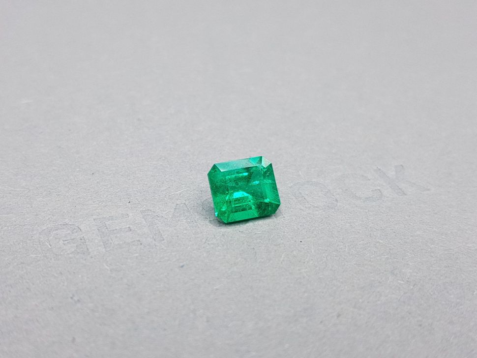 Colombian emerald octagon shape 1.99 ct, Muzo Green Image №2