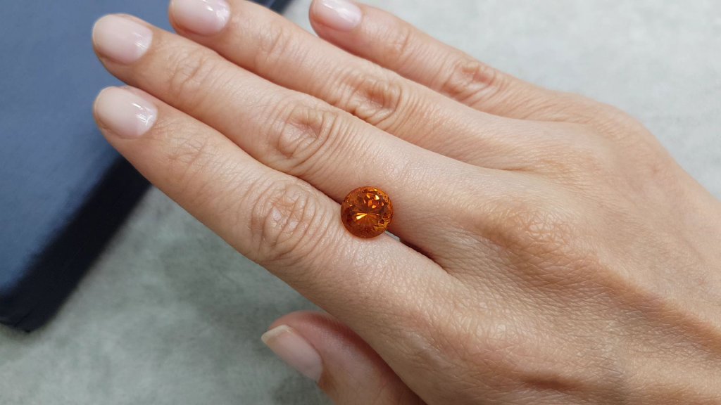 Vivid orange clinohumite 3.88 carats in round cut, Afghanistan Image №2