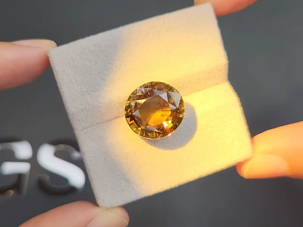 Large color change alexandrite in oval cut 14.24 carats, Sri Lanka Image №7