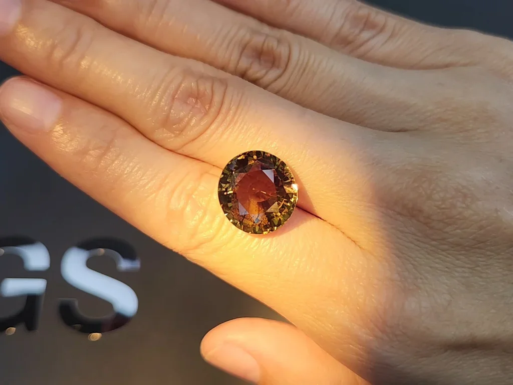 Large color change alexandrite in oval cut 14.24 carats, Sri Lanka Image №3