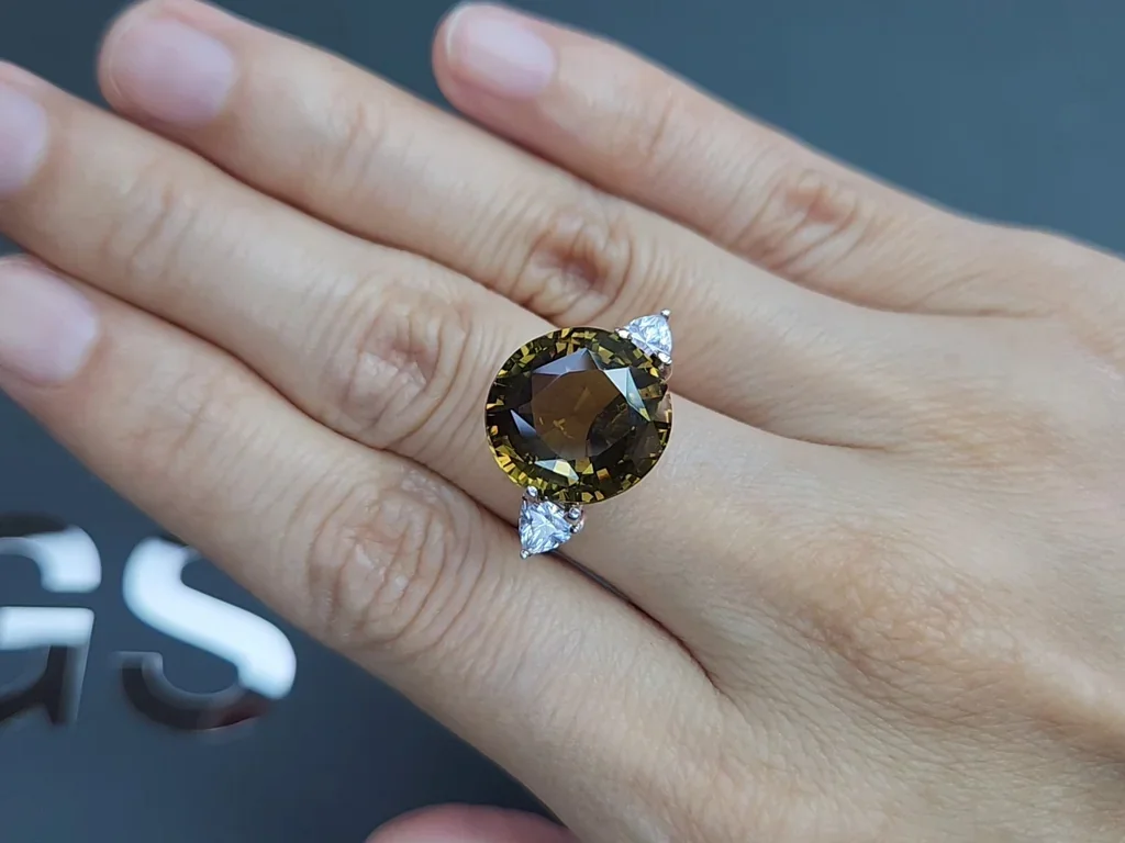 Large color change alexandrite in oval cut 14.24 carats, Sri Lanka Image №9