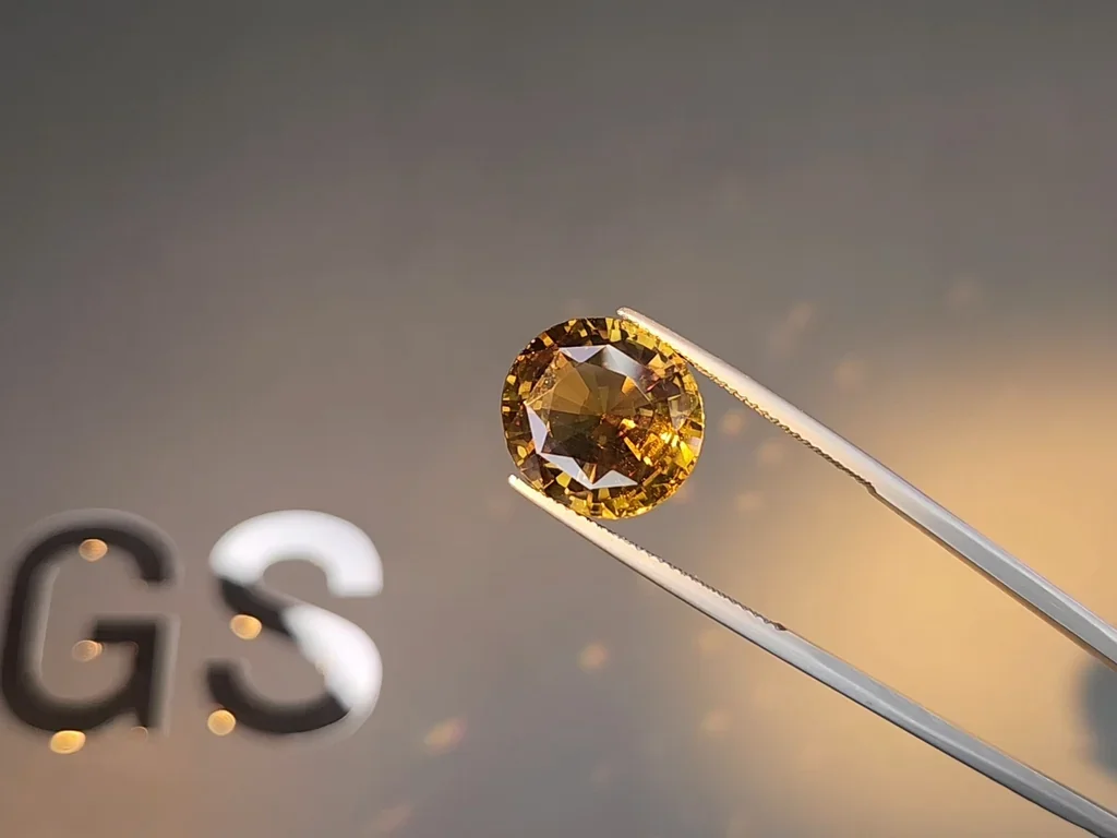 Large color change alexandrite in oval cut 14.24 carats, Sri Lanka Image №5