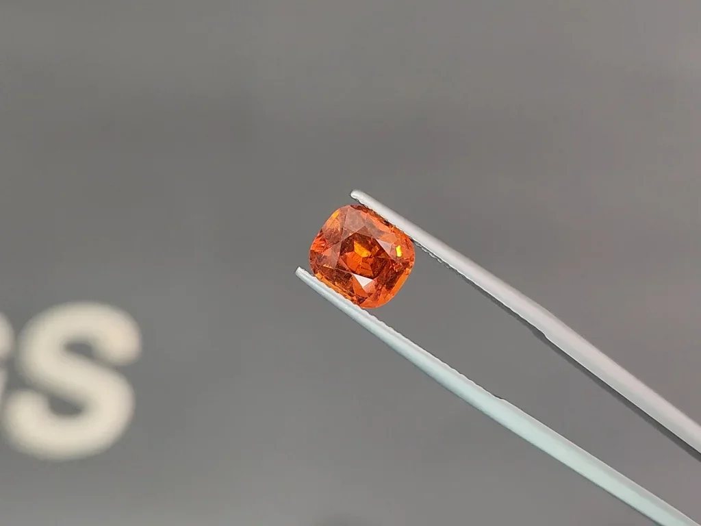 Spessartine taille coussin orange vif 2,95 carats, Afrique Image №3