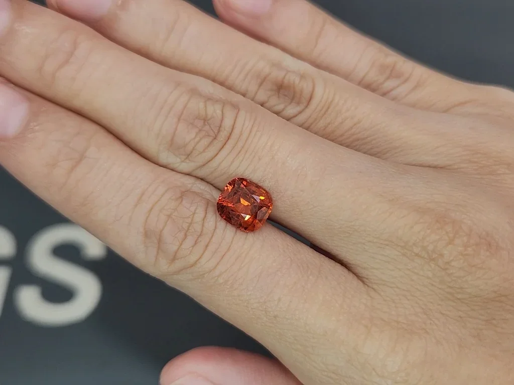 Spessartine taille coussin orange vif 2,95 carats, Afrique Image №2
