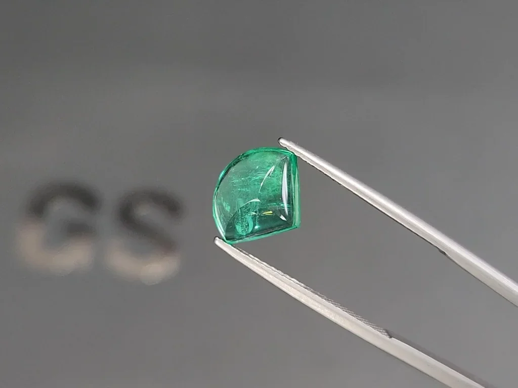 Esmeralda de talla cabujón elegante de 3,04 carats, Rusia Image №3