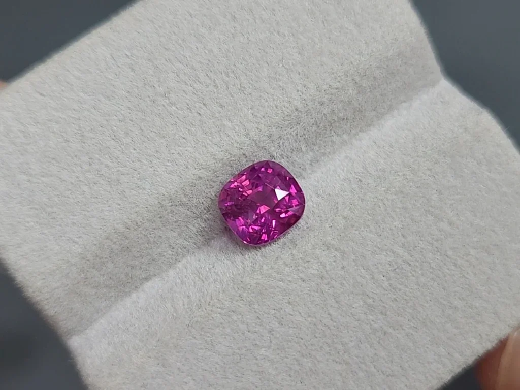 Zafiro rosa de talla cojín de 2,10 carats, Madagascar Image №4