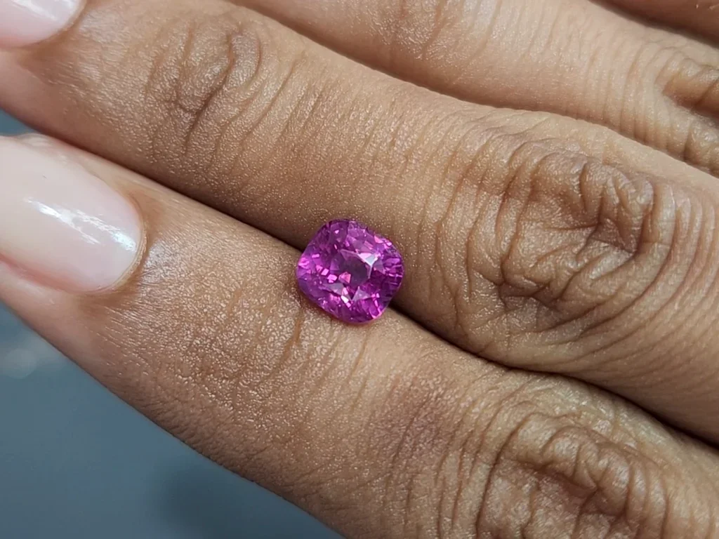Zafiro rosa de talla cojín de 2,10 carats, Madagascar Image №2