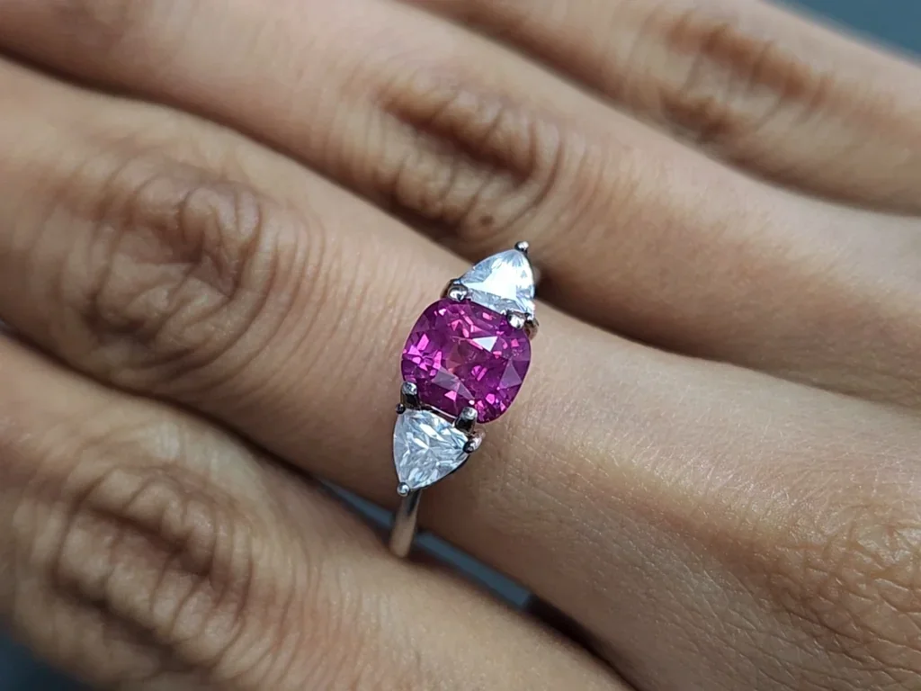 Zafiro rosa de talla cojín de 2,10 carats, Madagascar Image №5