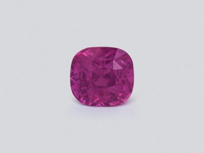 Rosa saphir im kissenschliff 2.10 carats, Madagaskar photo