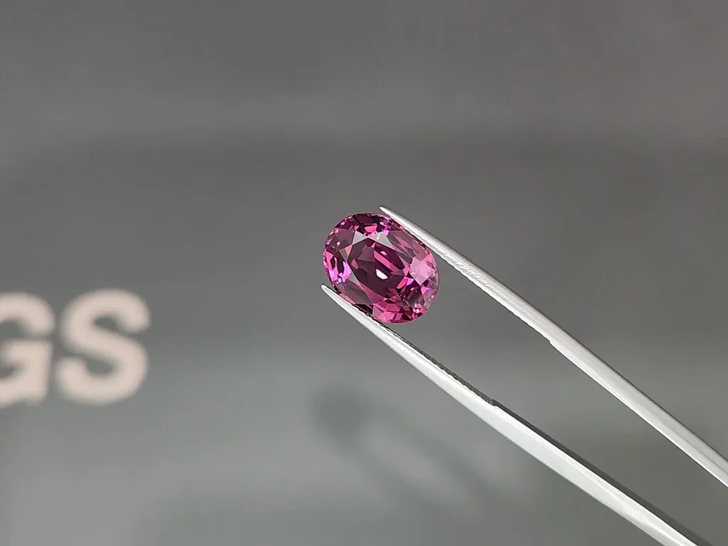 Rhodolith-granat oval geschliffener, leuchtend rosa 6,35 karat,Tansania Image №3