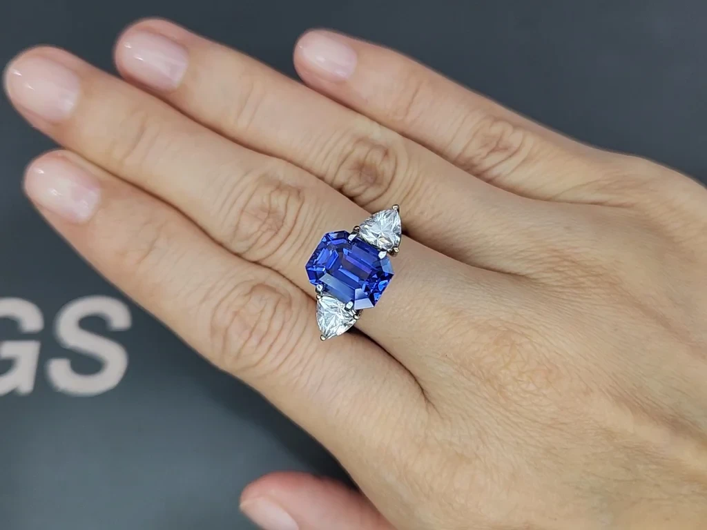 Seltener, achteckig geschliffener blauer saphir von 7,10 kara, Sri Lanka Image №3