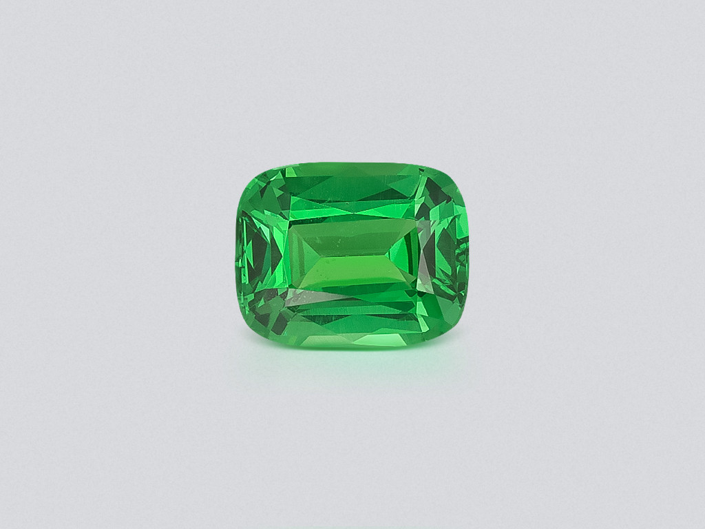 Un grenat tsavorite vert vif de 2,11 carats, taille coussin, Afrique. Image №1