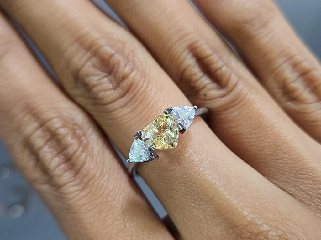 Unbehandelter gelber saphir im herzschliff 1,54 karat, Sri Lanka Image №5