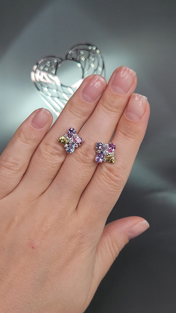 Ohrringe mit mehrfarbigen Saphiren (3,52 Karat) und Diamanten aus 18-karätigem Weißgold Image №4
