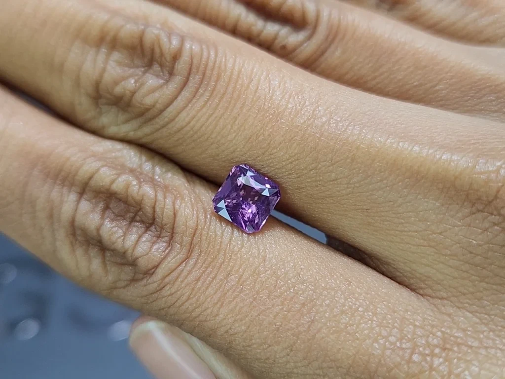 Ungeheizter violetter saphir im radiantschliff 1,59 karats, Madagascar Image №2