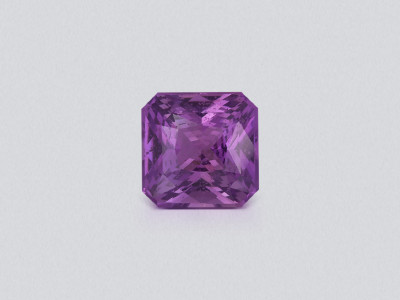 Saphir violet taille radiant non chauffé de 1,59 carat, Madagascar photo