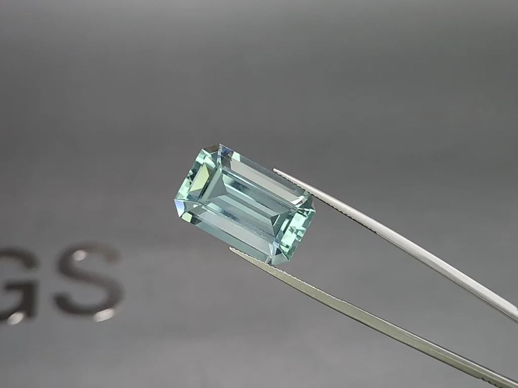Large aquamarine octagon cut 21.32 carats,  Africa Image №3