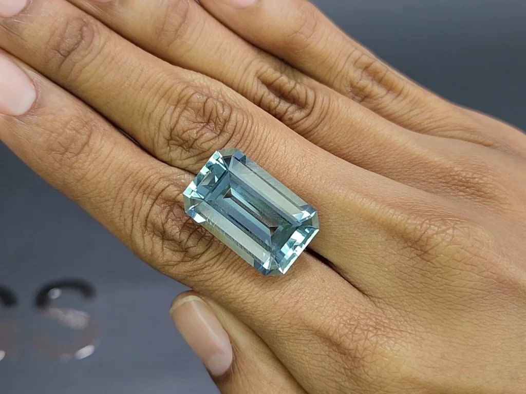 Large aquamarine octagon cut 21.32 carats,  Africa Image №2