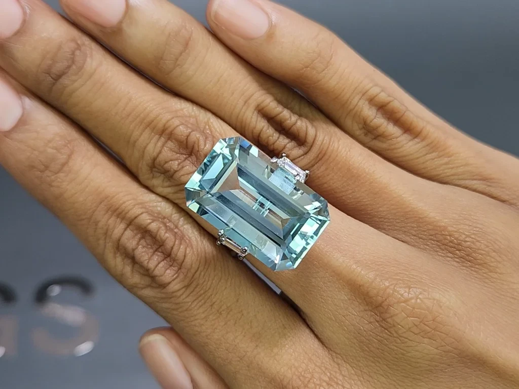 Large aquamarine octagon cut 21.32 carats,  Africa Image №5