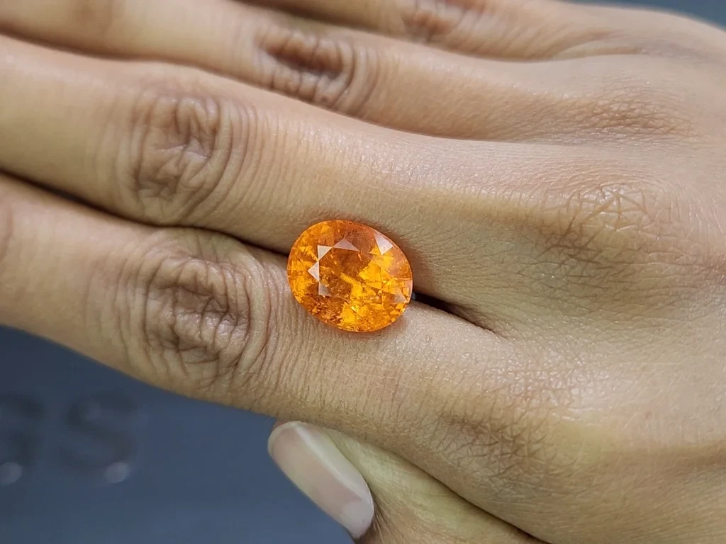 Spessartine Fanta taille ovale10,51 carats, Afrique Image №1