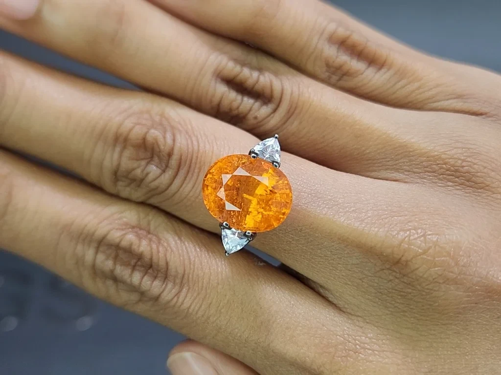 Spessartine Fanta taille ovale10,51 carats, Afrique Image №4