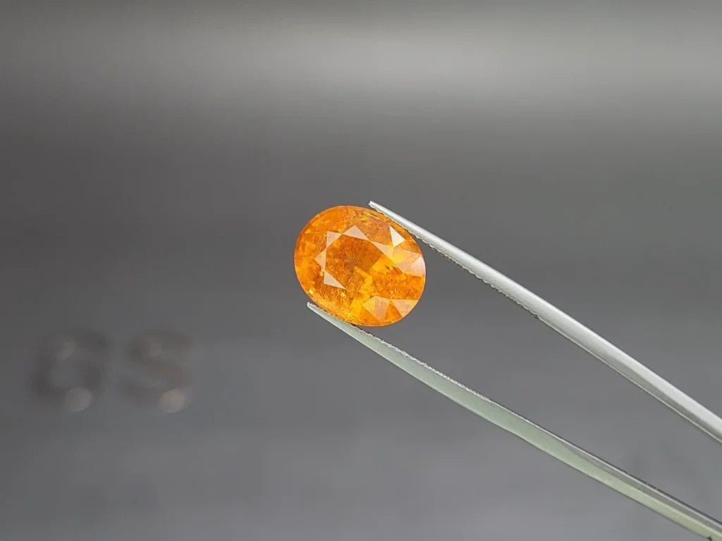Spessartine Fanta taille ovale10,51 carats, Afrique Image №2