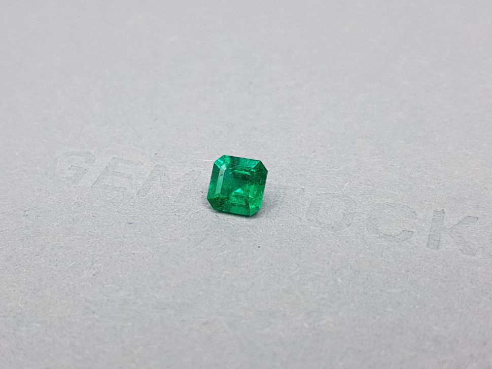 Colombian Vivid Muzo Green emerald 0.99 ct Image №3