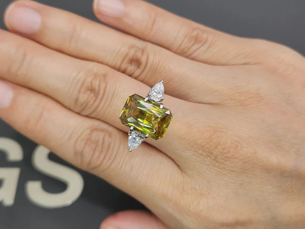 Sphen grün-gelber im кadiantschliff 7.38 carats, Madagaskar Image №5