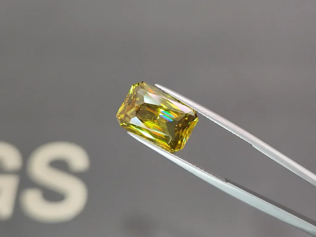 Sphen grün-gelber im кadiantschliff 7.38 carats, Madagaskar Image №3