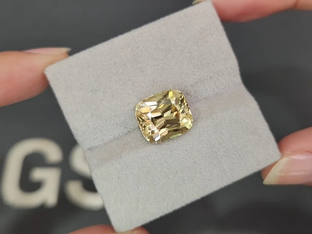Yellow zircon cushion cut  10.67 carats, Tanzania Image №4