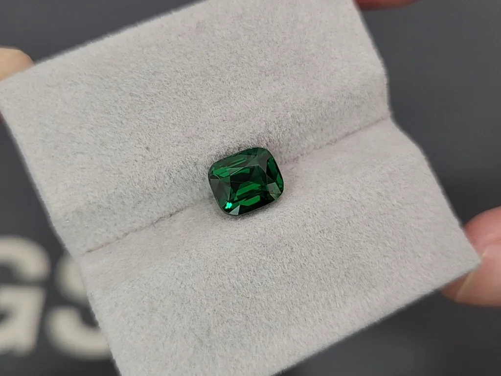 Tsavorit granat Lebendiger grüner im kissenschliff 2,58 carats, Tansania  Image №4