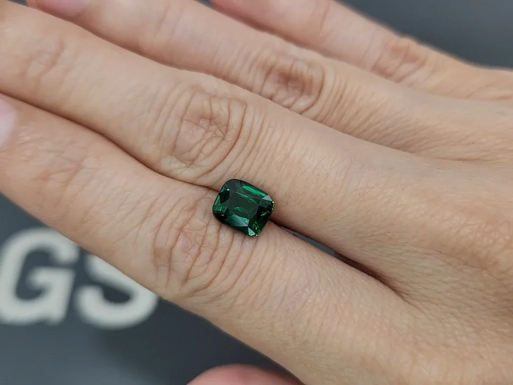 Tsavorit granat Lebendiger grüner im kissenschliff 2,58 carats, Tansania  Image №2