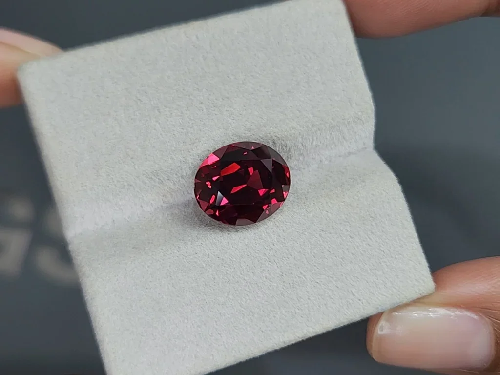 Granat rhodolith ovalschliff 7,28 karats, Afrika Image №4