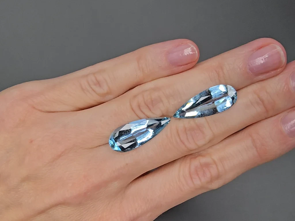 Une paire d'aigues-marines taille poire de 15,80 carats, Madagascar Image №2