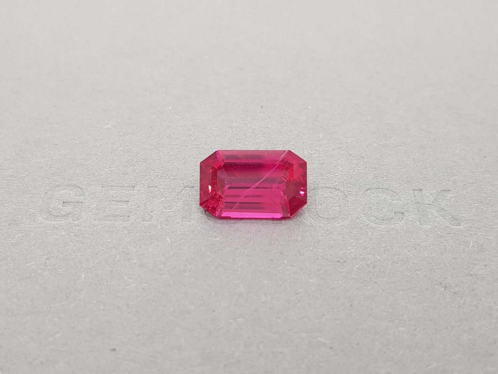 Vivid pinkish-red Burmese spinel in octagon cut 5.22 ct Image №1