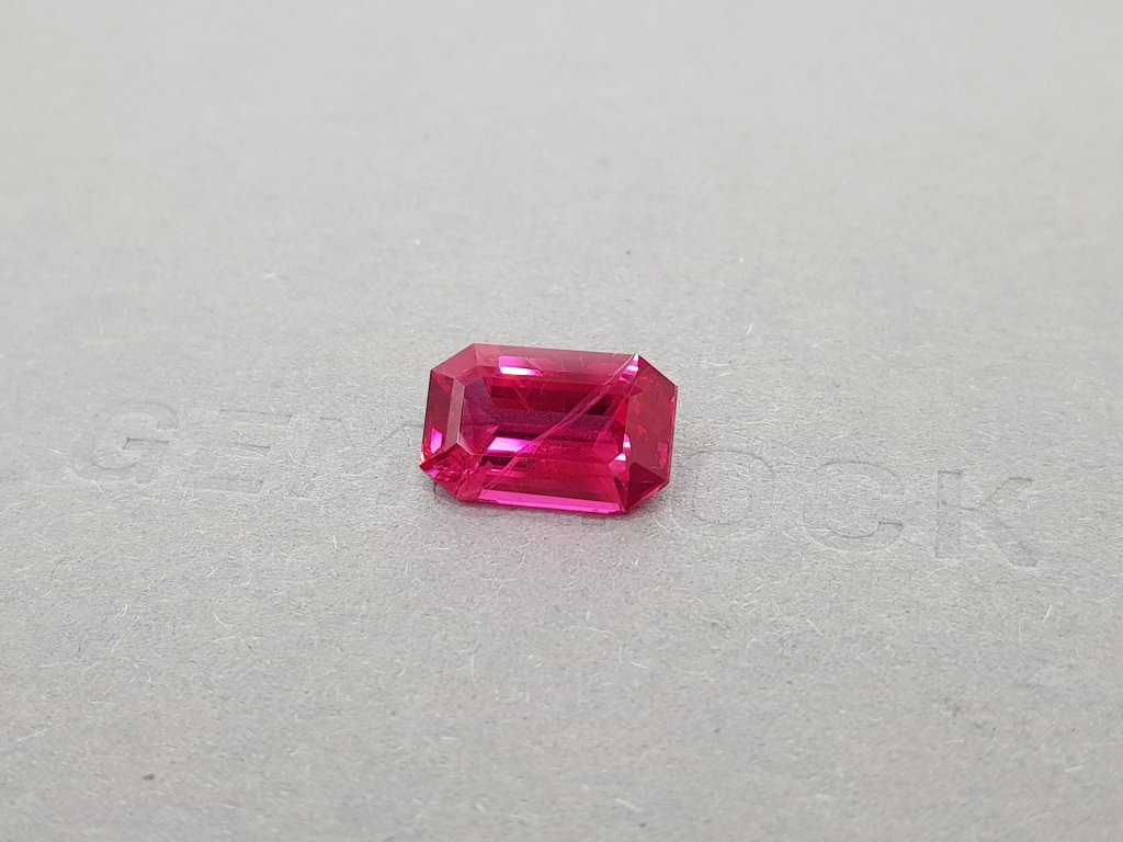 Vivid pinkish-red Burmese spinel in octagon cut 5.22 ct Image №3