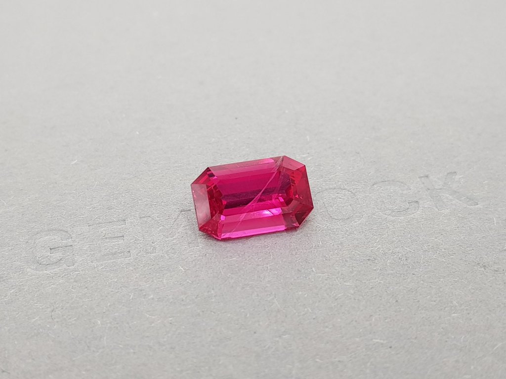 Vivid pinkish-red Burmese spinel in octagon cut 5.22 ct Image №2