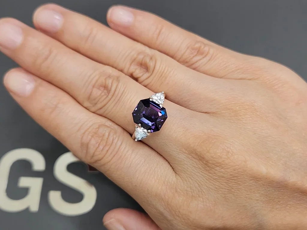 Spinelle violet riche, taille Asscher, 6,56 carats Image №5