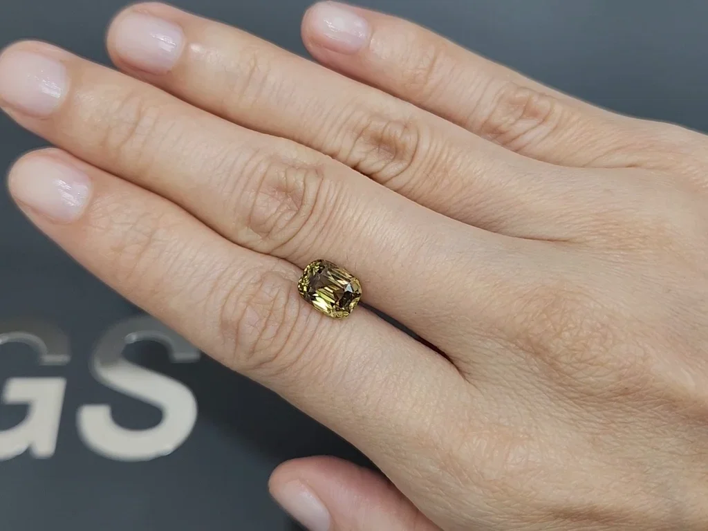Yellow-green chrysoberyl in cushion cut 3.10 carats, Sri Lanka Image №2