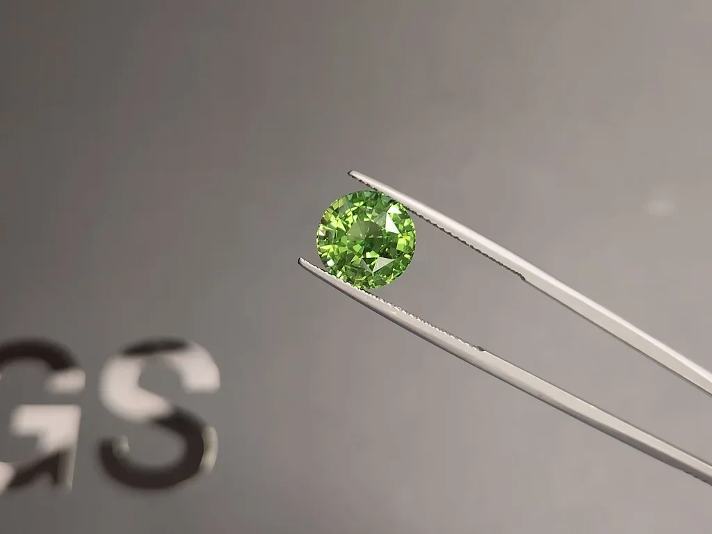 Granate tsavorita de talla redonda de 5,48 quilates, Tanzania Image №3