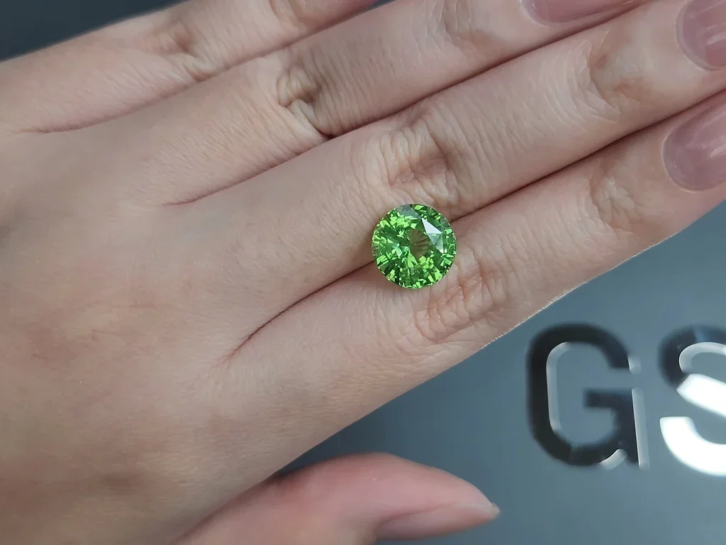 Granate tsavorita de talla redonda de 5,48 quilates, Tanzania Image №2