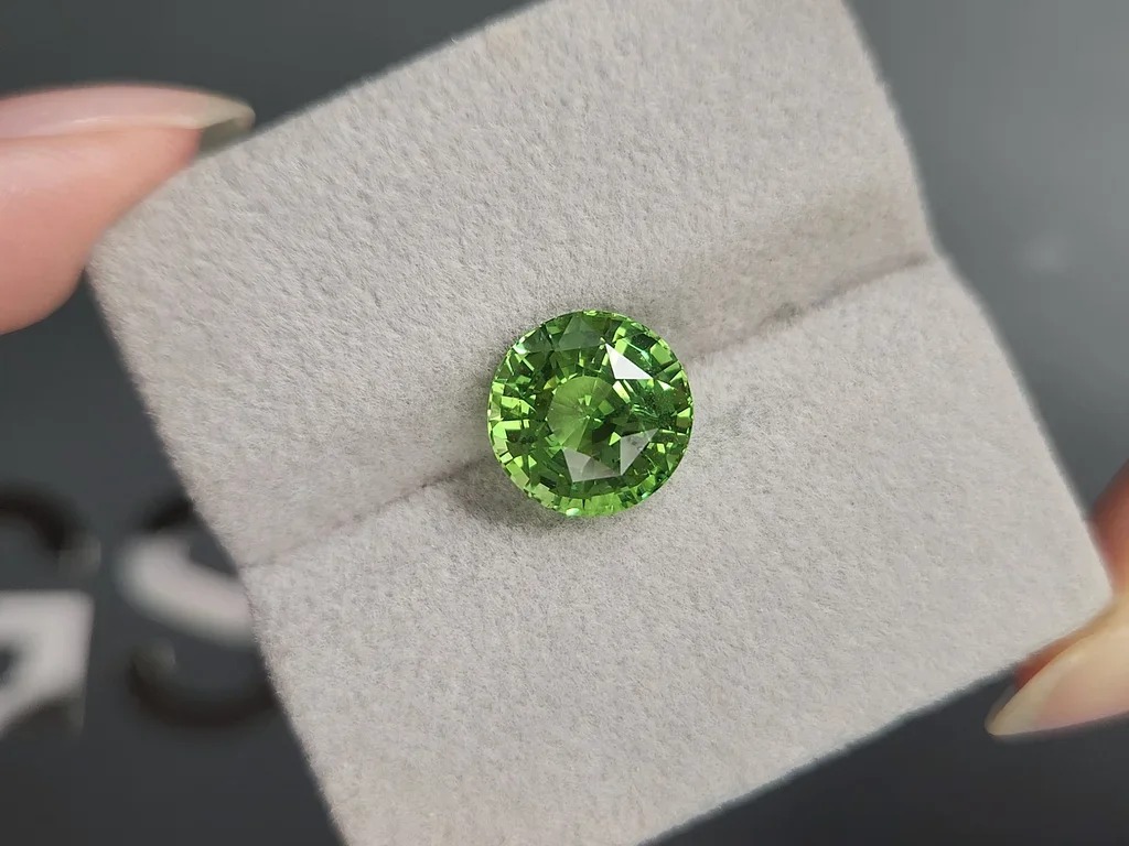 Granate tsavorita de talla redonda de 5,48 quilates, Tanzania Image №4