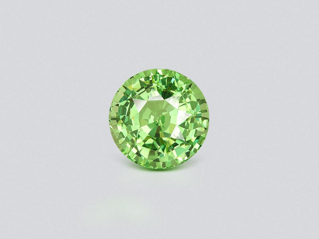 Granate tsavorita de talla redonda de 5,48 quilates, Tanzania Image №1