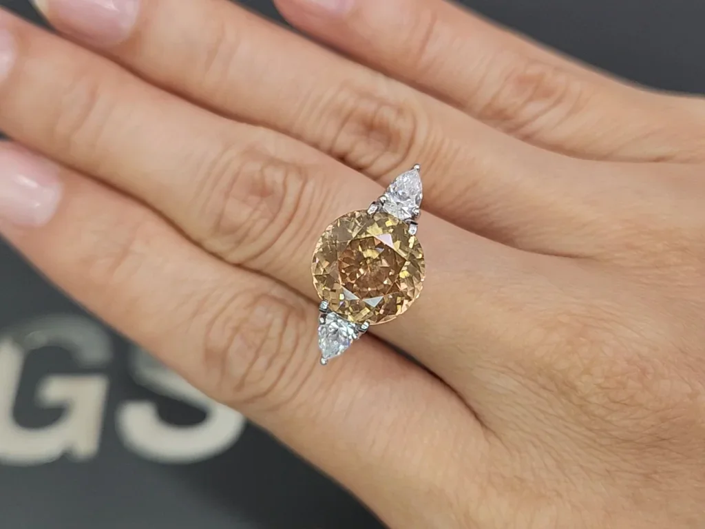 Zircon brun taille ronde 10,24 carats, Tanzanie Image №5