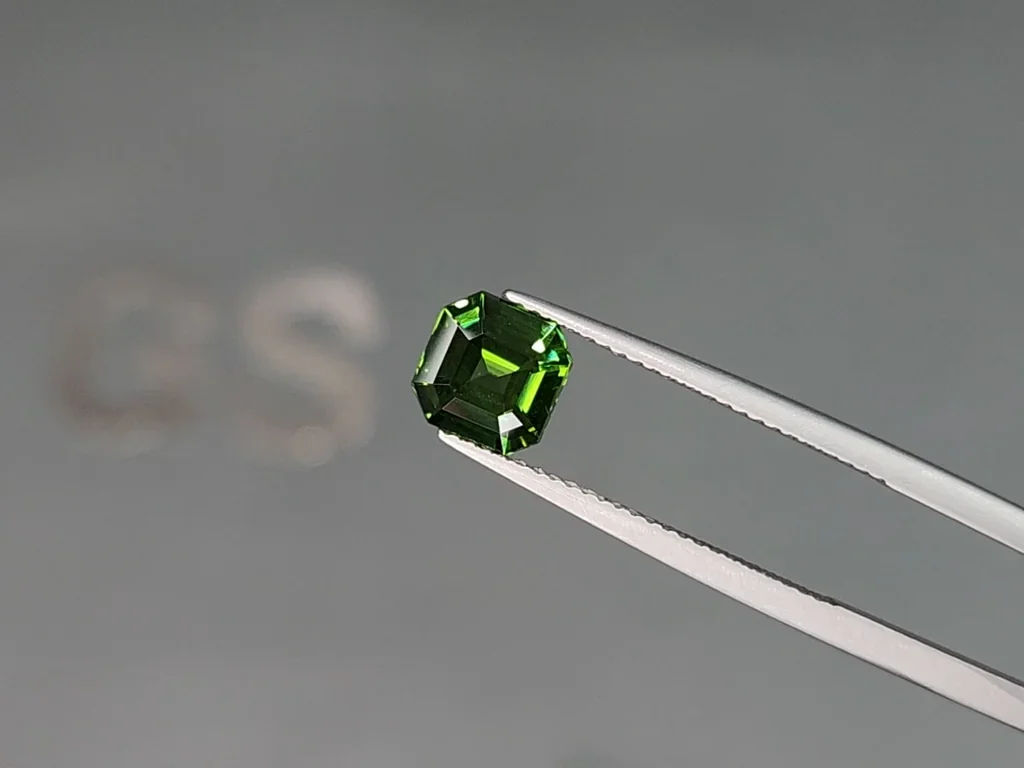 Circón verde intenso talla Asscher 1,72 ct, de Tanzania Image №3